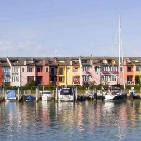 Apartment Renovate In A Good Location - Beahost
